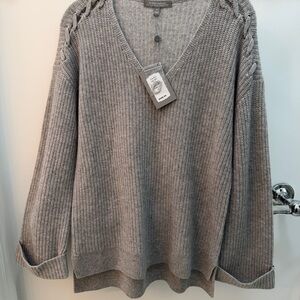 Neiman Marcus Grey Cashmere V-Neck Sweater
